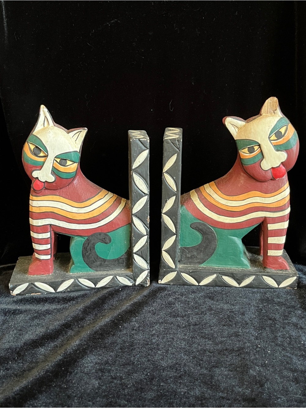 Vintage Folk Art Cat Wood Primitive Bookends